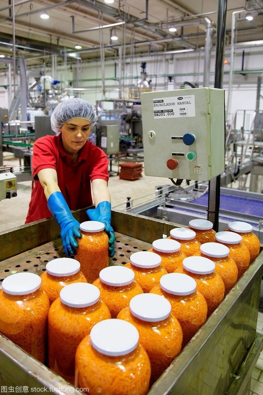 生产线在玻璃瓶罐头蔬菜和豆类胡萝卜罐头行业农业食品与gutarragruporiberebrovillafranca瓦西班牙